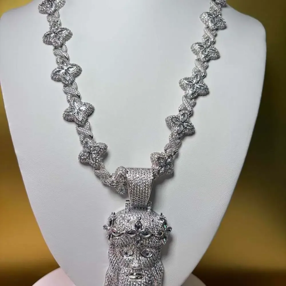 Silver Jesus Clover Pendant Necklace 2 E 68